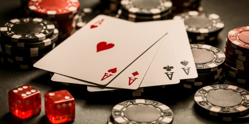 Người chơi quan sát chiến thuật game bài hiệu quả