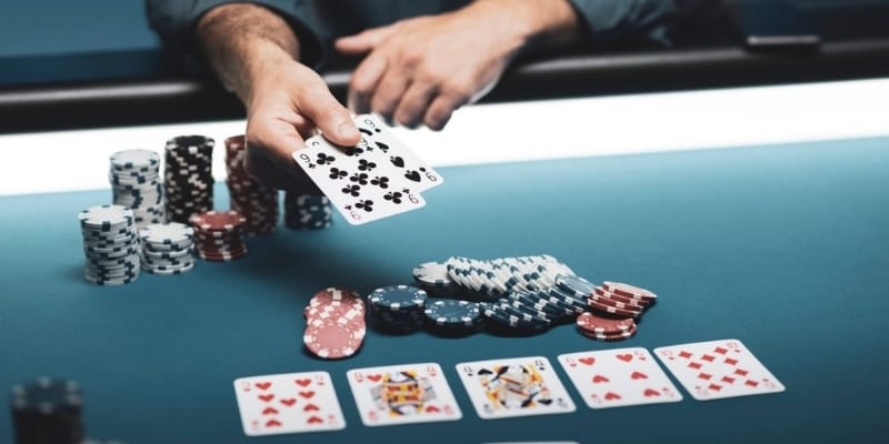 Sảnh game bài trực tuyến sôi động với nhiều phòng chơi
